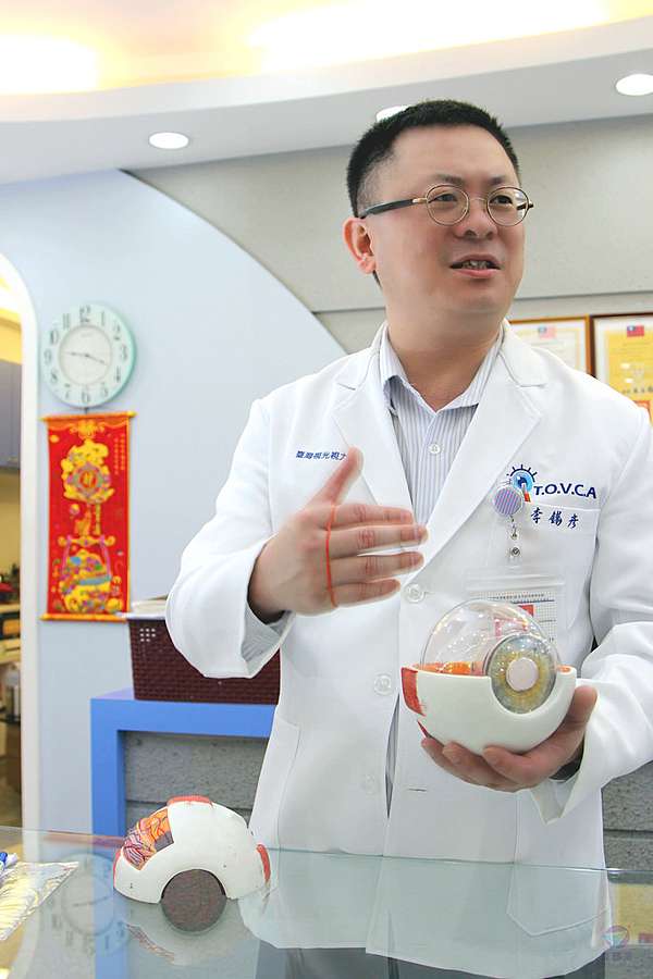 三峽媽媽推薦孩子配眼鏡的驗光故事｜自己的眼鏡